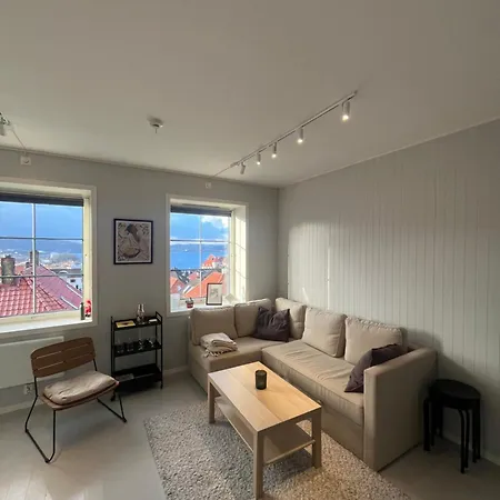 And In Sandviken With Sea View Διαμέρισμα